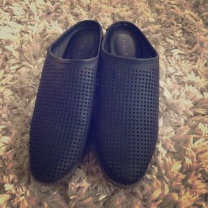 ...Me Too slip on shoes
